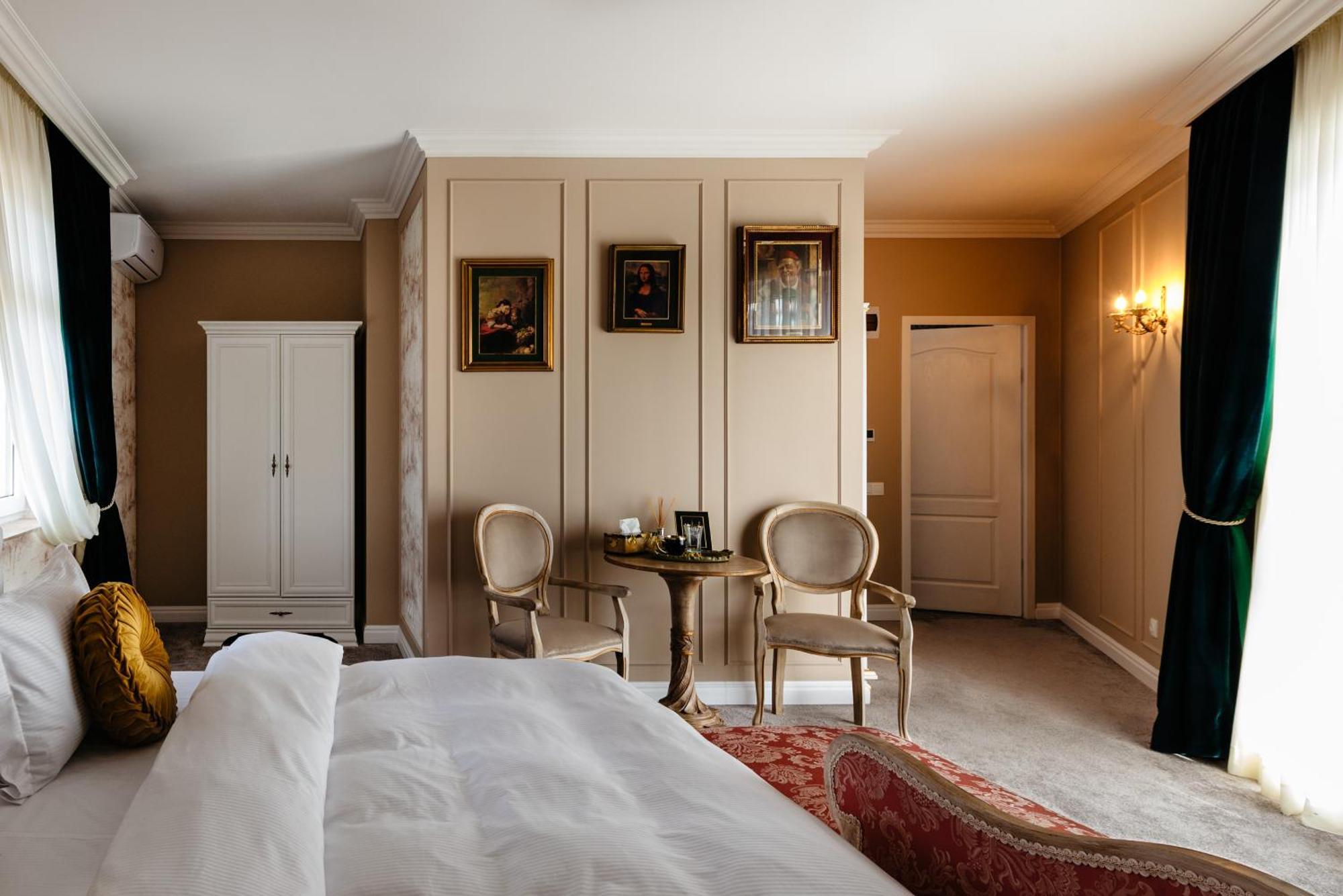 Ateneea Luxury Rooms คลูจ-นาโปกา ภายนอก รูปภาพ