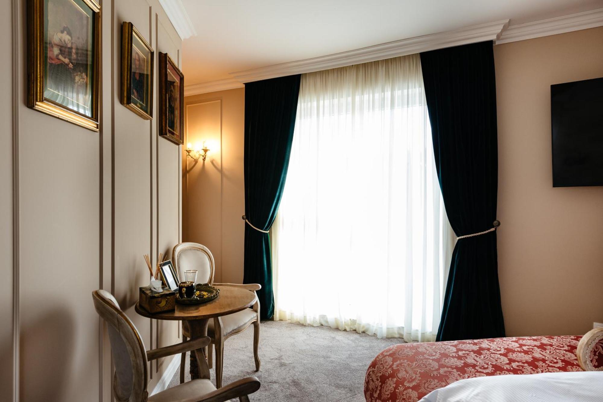 Ateneea Luxury Rooms คลูจ-นาโปกา ภายนอก รูปภาพ