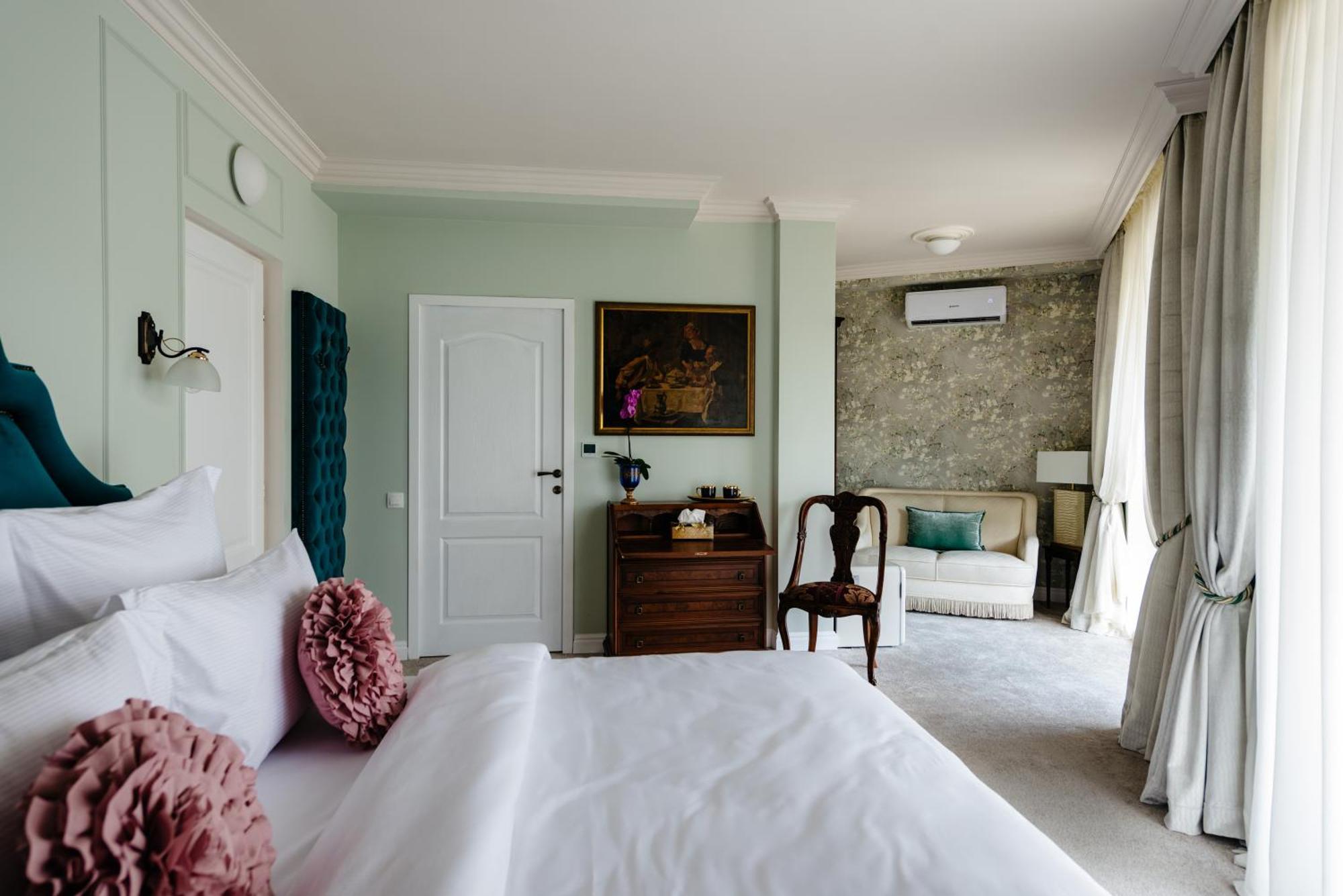 Ateneea Luxury Rooms คลูจ-นาโปกา ภายนอก รูปภาพ