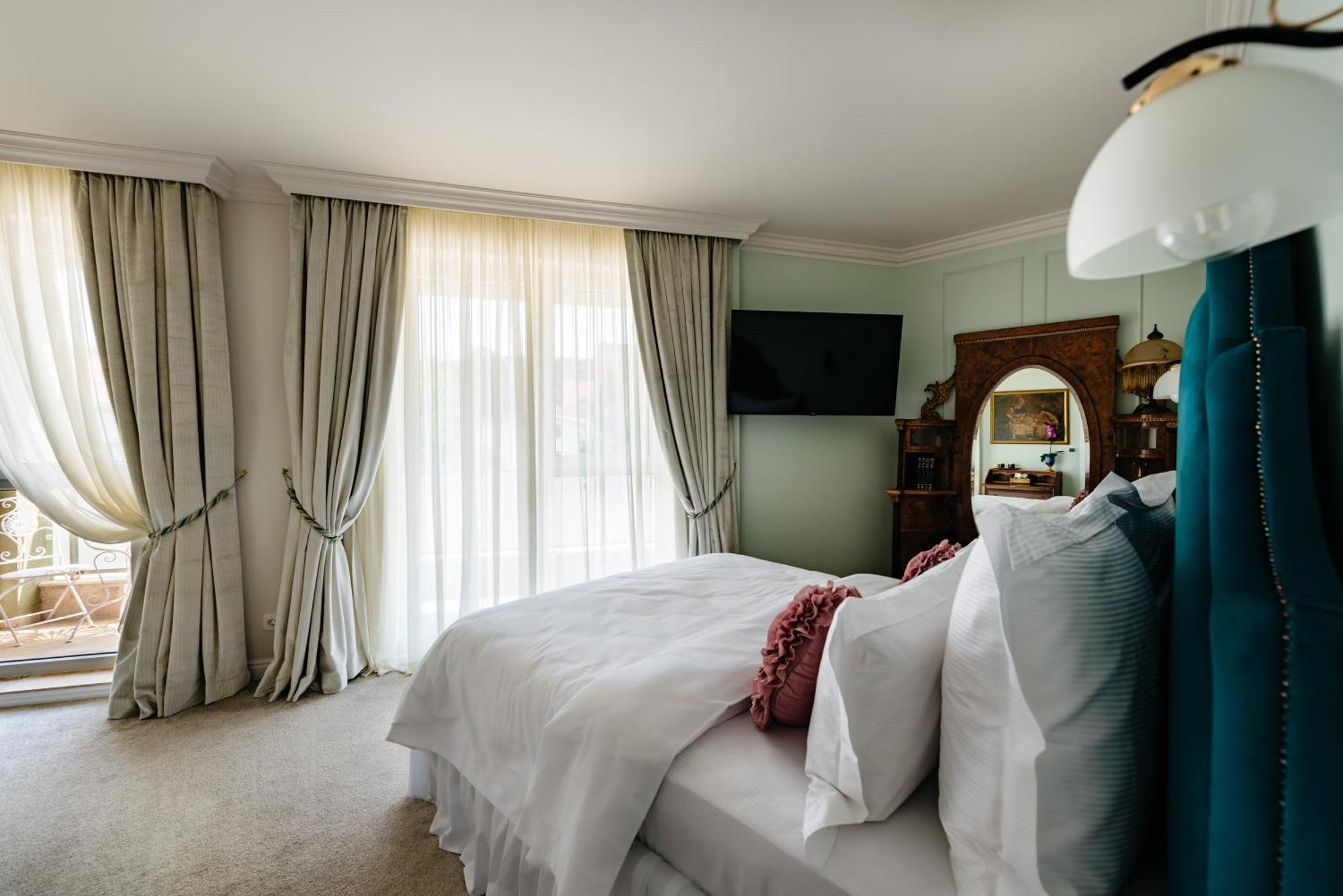Ateneea Luxury Rooms คลูจ-นาโปกา ภายนอก รูปภาพ