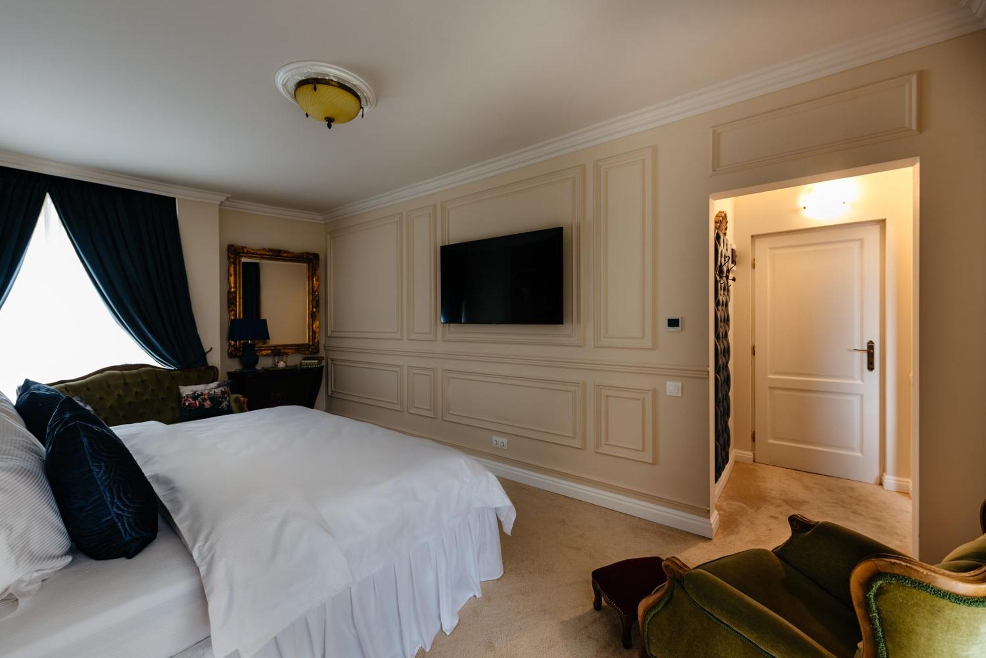 Ateneea Luxury Rooms คลูจ-นาโปกา ภายนอก รูปภาพ