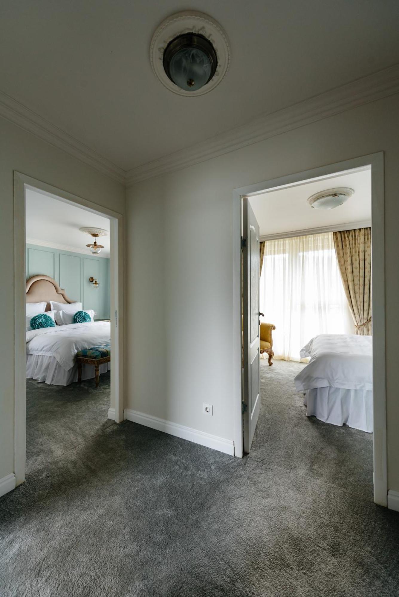 Ateneea Luxury Rooms คลูจ-นาโปกา ภายนอก รูปภาพ