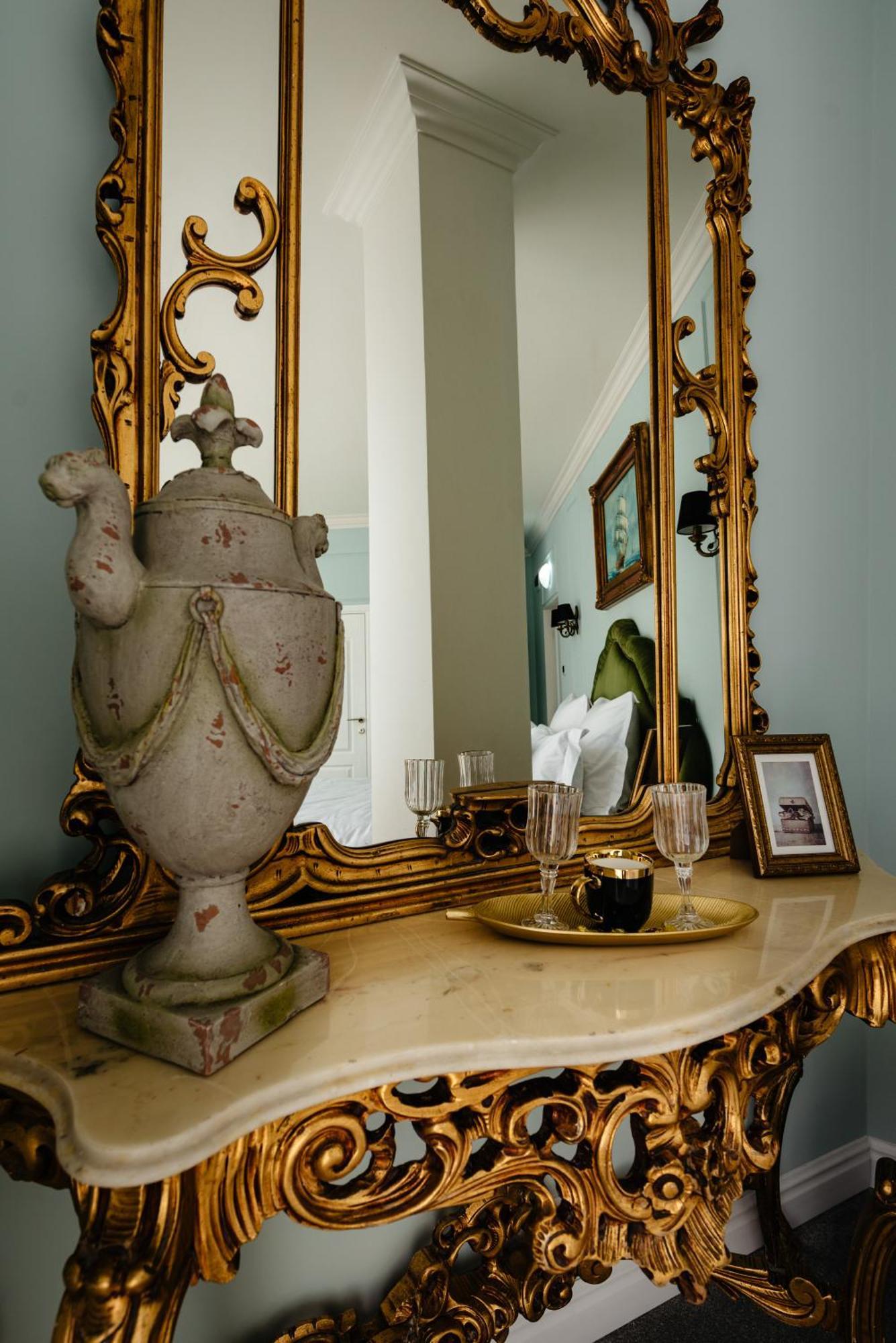 Ateneea Luxury Rooms คลูจ-นาโปกา ภายนอก รูปภาพ