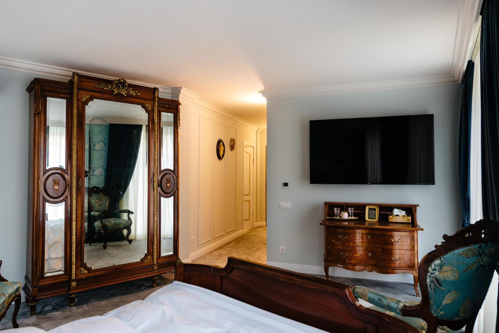 Ateneea Luxury Rooms คลูจ-นาโปกา ภายนอก รูปภาพ
